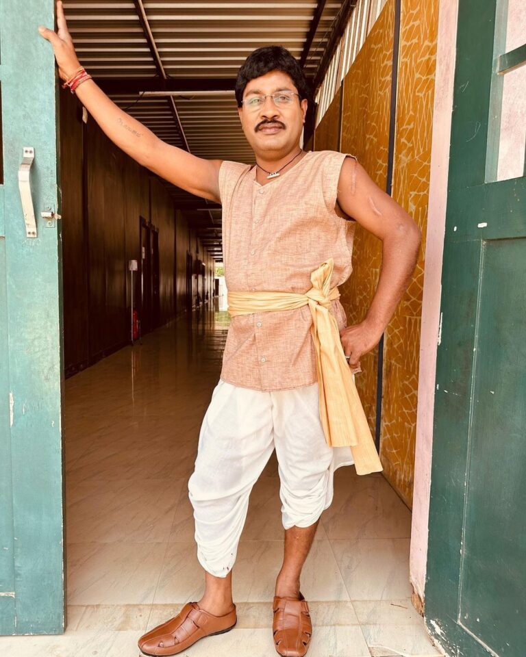 GP Muthu In ‘Madrasapattinam’ Arya Getup