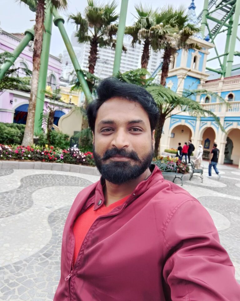 Mirchi Senthil Having Fun In Genting SkyWorlds Theme Park, Malaysia