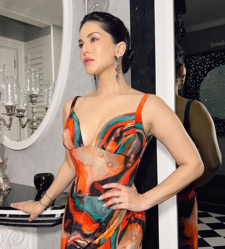 Actress Sunny Leone Loves Her Colourful Outfit