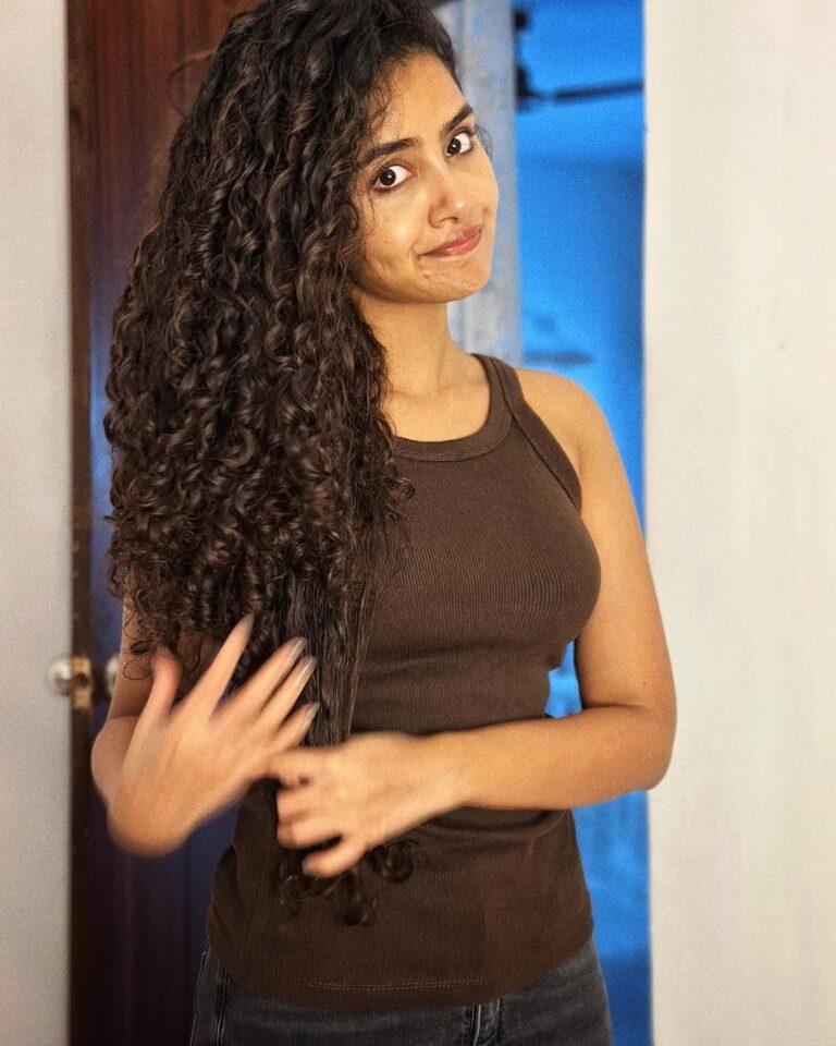 Actress Anupama Parameswaran Showing Her Beautiful Curly Hair