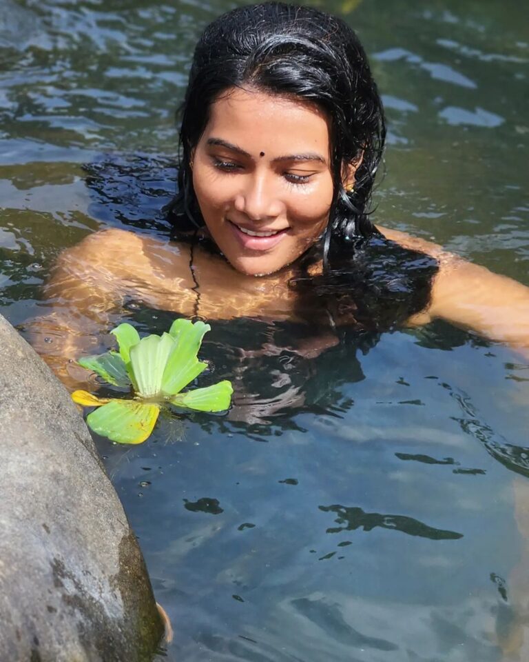 Latest Clicks Of Actress Dhivya Duraisamy
