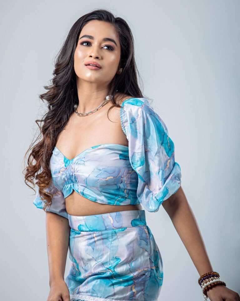 Elegant Look Of Kaavya Arivumani In Blue Outfit