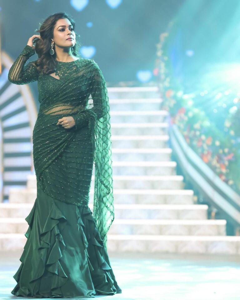 Keerthi Shanthanu In Emerald Green Saree For ‘Super Jodi’ Finale On Zee Tamil