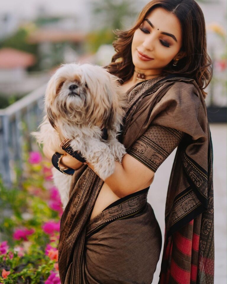 Cute Pics Of Parvati Nair With Her Puppy