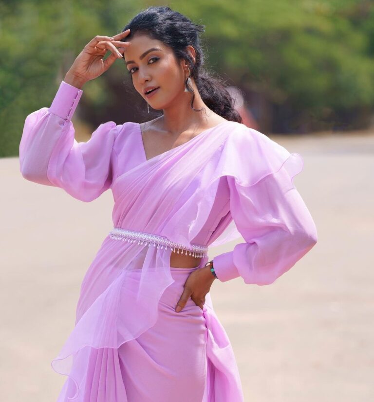 Actress Roshni Haripriyan In Pink Saree