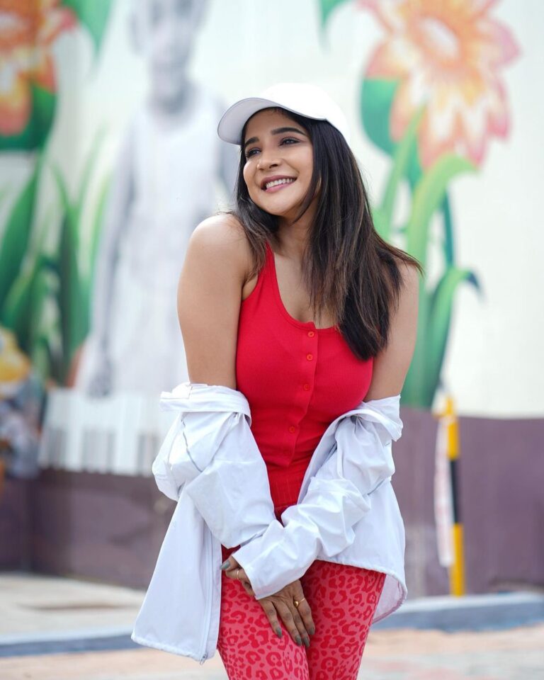 Stylish Pics Of Actress Sakshi Agarwal