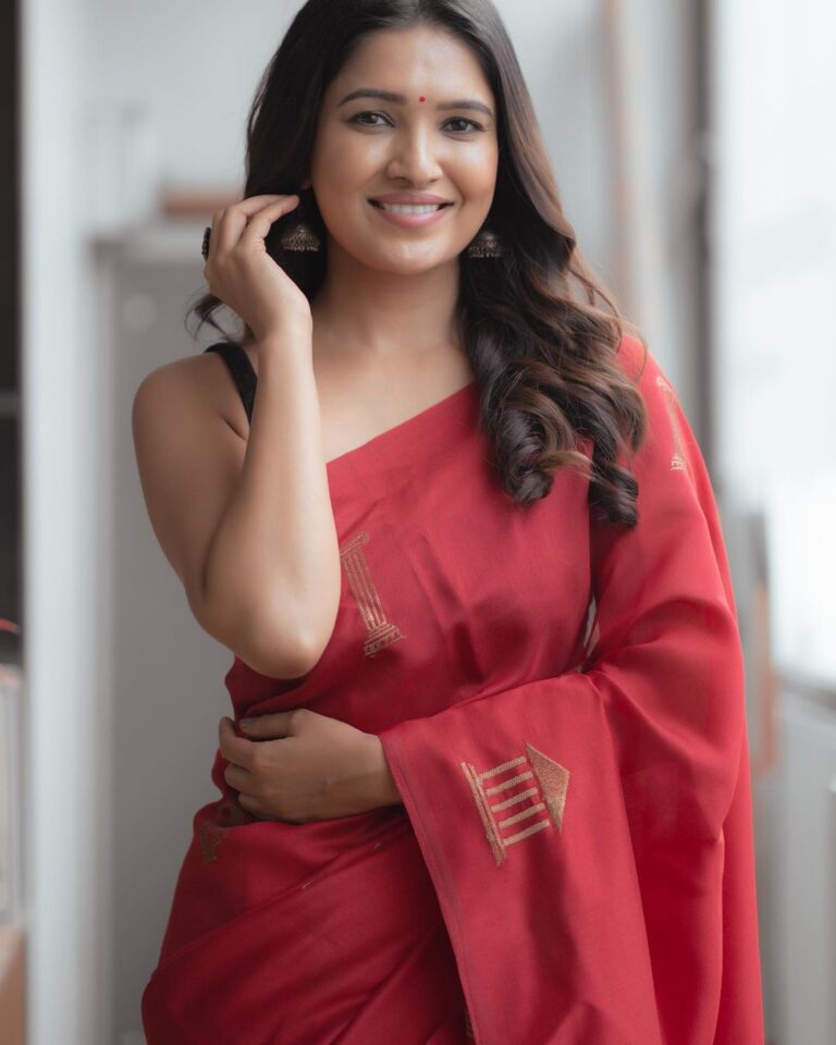 Actress Vani Bhojan In Red Saree