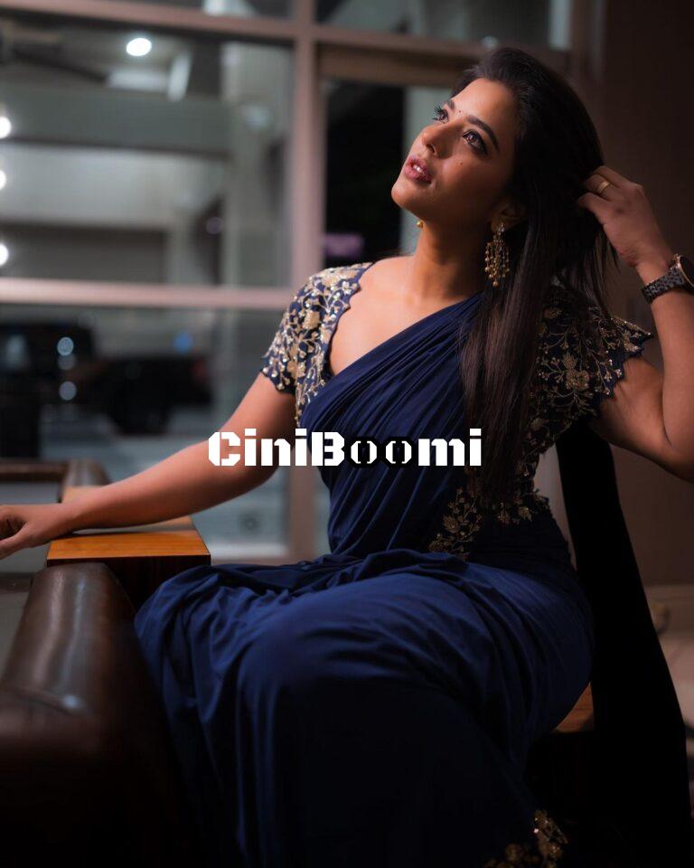 Pretty Look Of Aishwarya Rajesh In Blue Saree