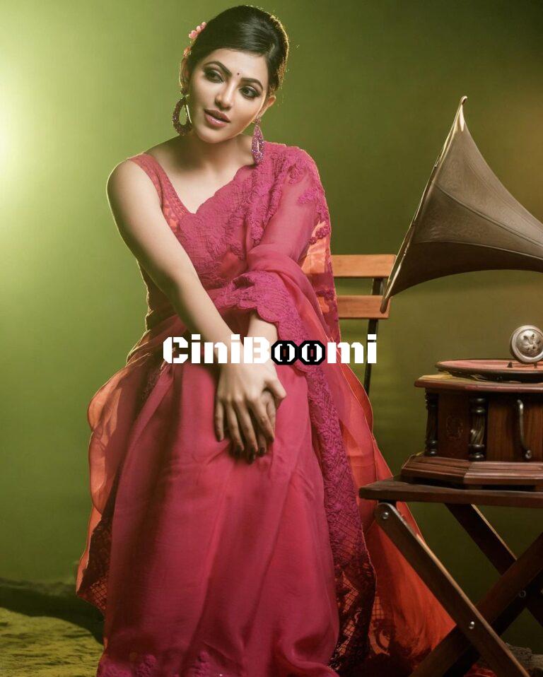 Retro Look Of Actress Athulyaa Ravi In Saree