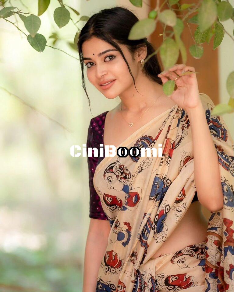 Latest Clicks Of Dharsha Gupta In Saree