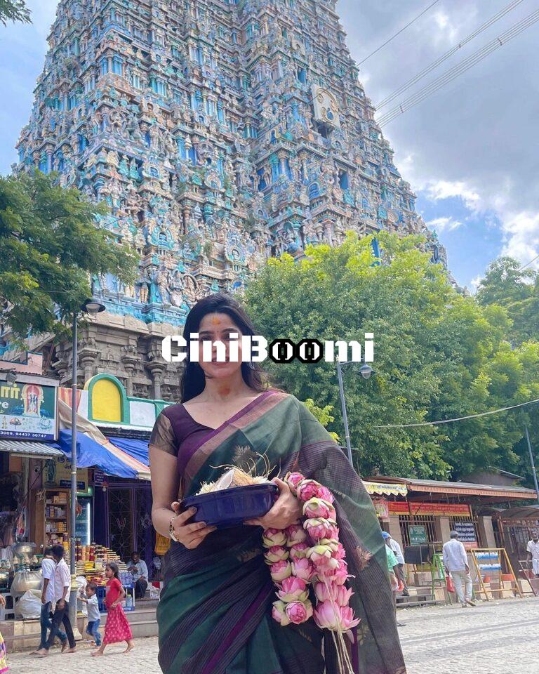 Latest Clicks Of Actress Divyabharathi At Madurai Meenakshi Amman Temple