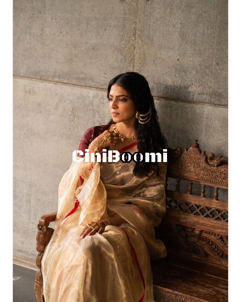 Traditional Look Of Actress Malavika Mohanan
