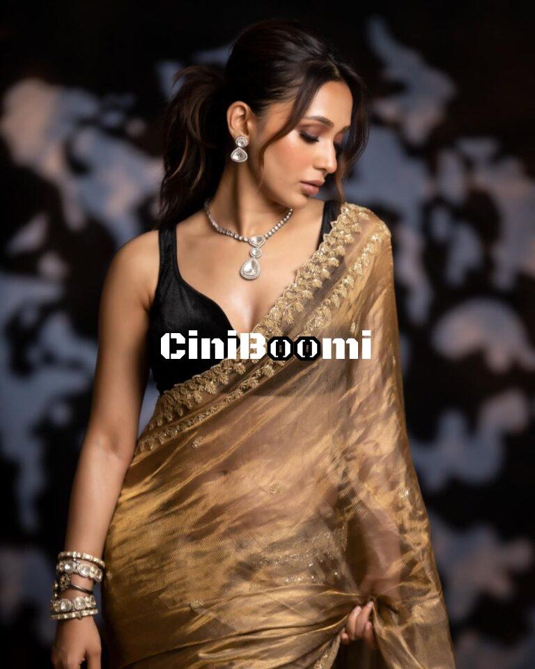 Actress Mimi Chakraborty Flaunting Her Elegance In Saree