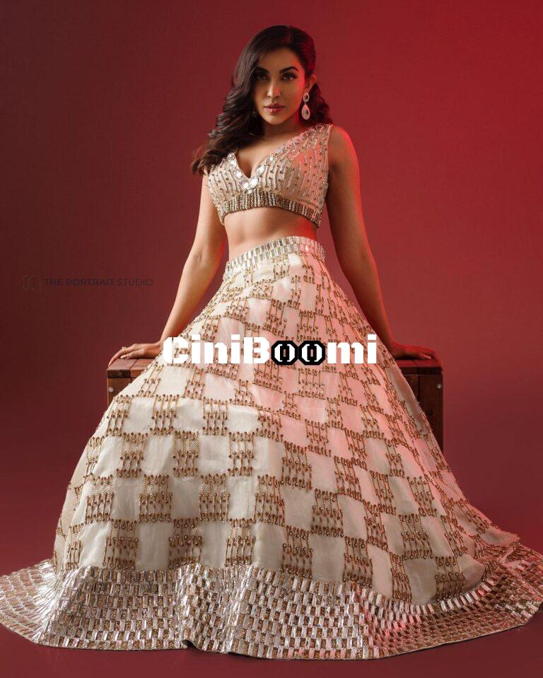 Gorgeous Look Of Actress Parvati Nair