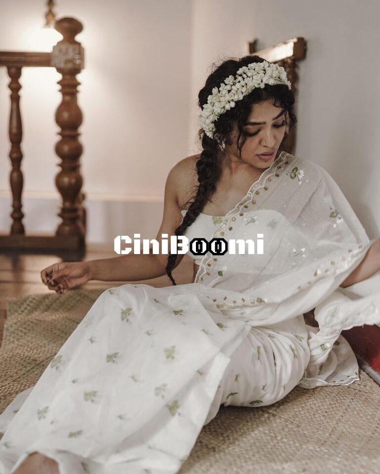 Beautiful Looking Rima Kallingal In White Saree