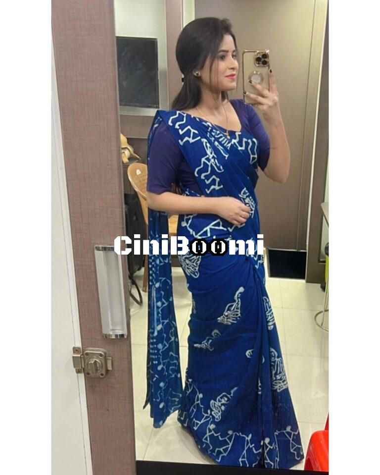 Serial Actress Rithika Tamilselvi In Blue Saree