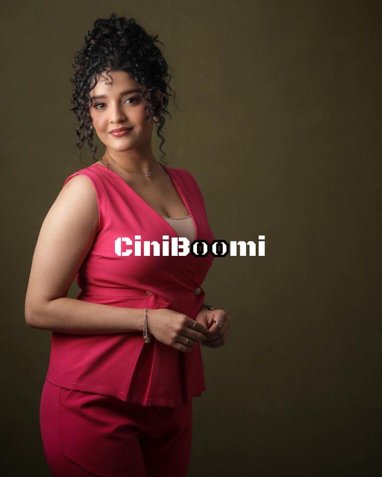 Pretty Looking Ritika Singh With Curly Hair