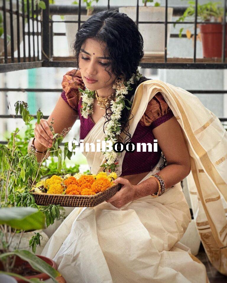 Cute Clicks Of Actress Anupama Parameswaran During Onam Celebration