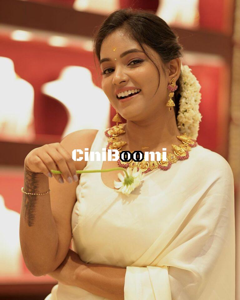 Pretty Look Of Actress Bhuvaneshwari In White Saree