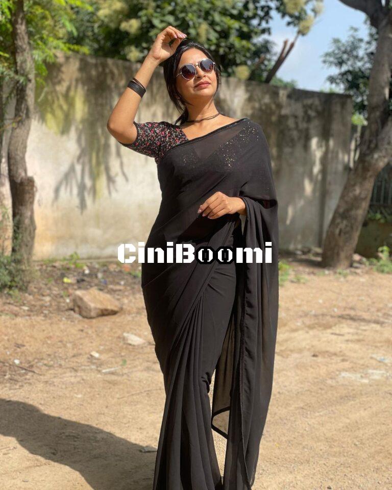 Dazzling Look Of Actress Divya Ganesh In Black Saree