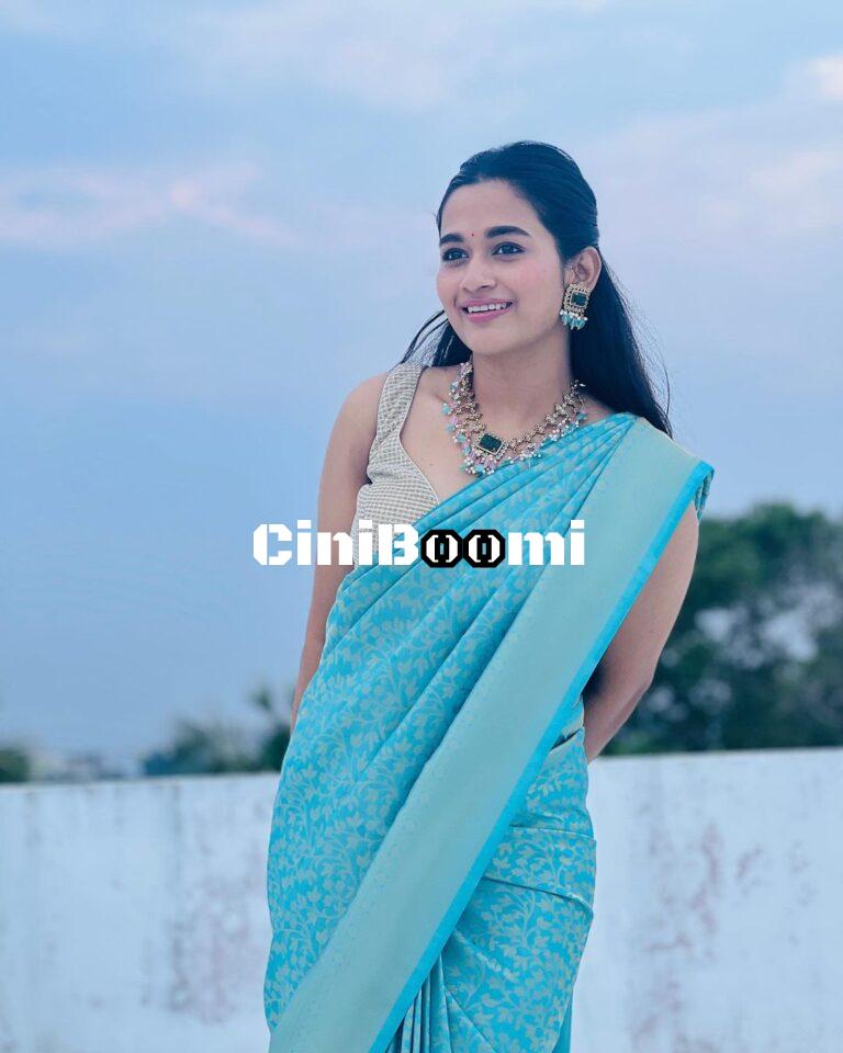 Latest Clicks Of Actress Kaavya Arivumani In Saree