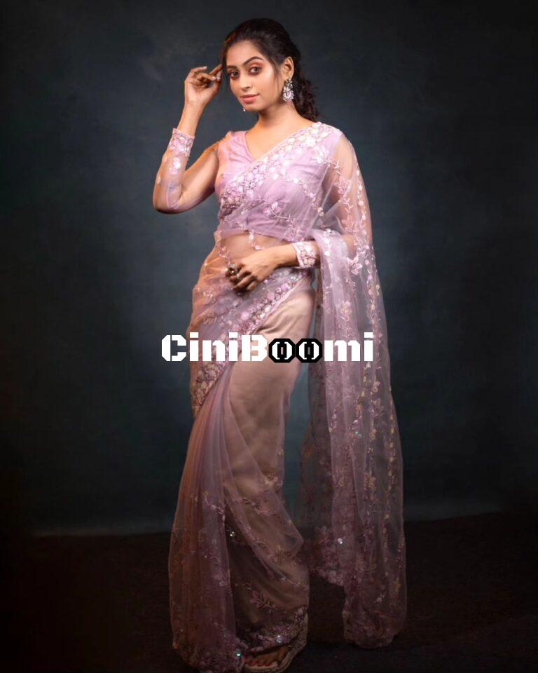 Sizzling Pics Of Actress Kuhasini Gnanaseggaran In Saree