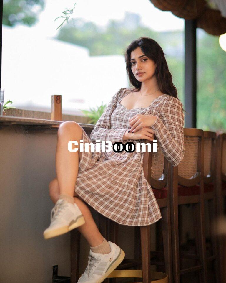 Casual Clicks Of Actress Losliya Mariyanesan