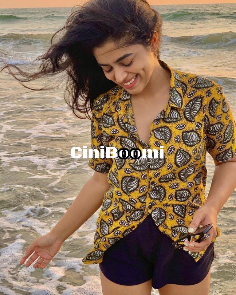 Actress Siddhi Idnani Enjoys Playing In A Beach
