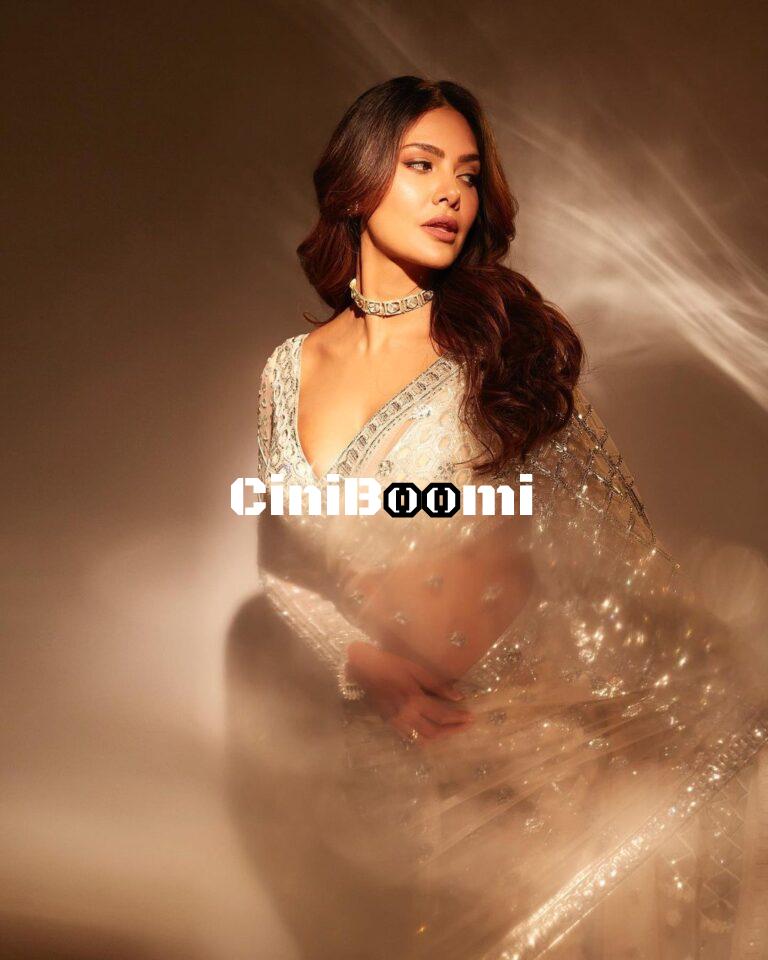 Sizzling Pics Of Actress Esha Gupta In Saree
