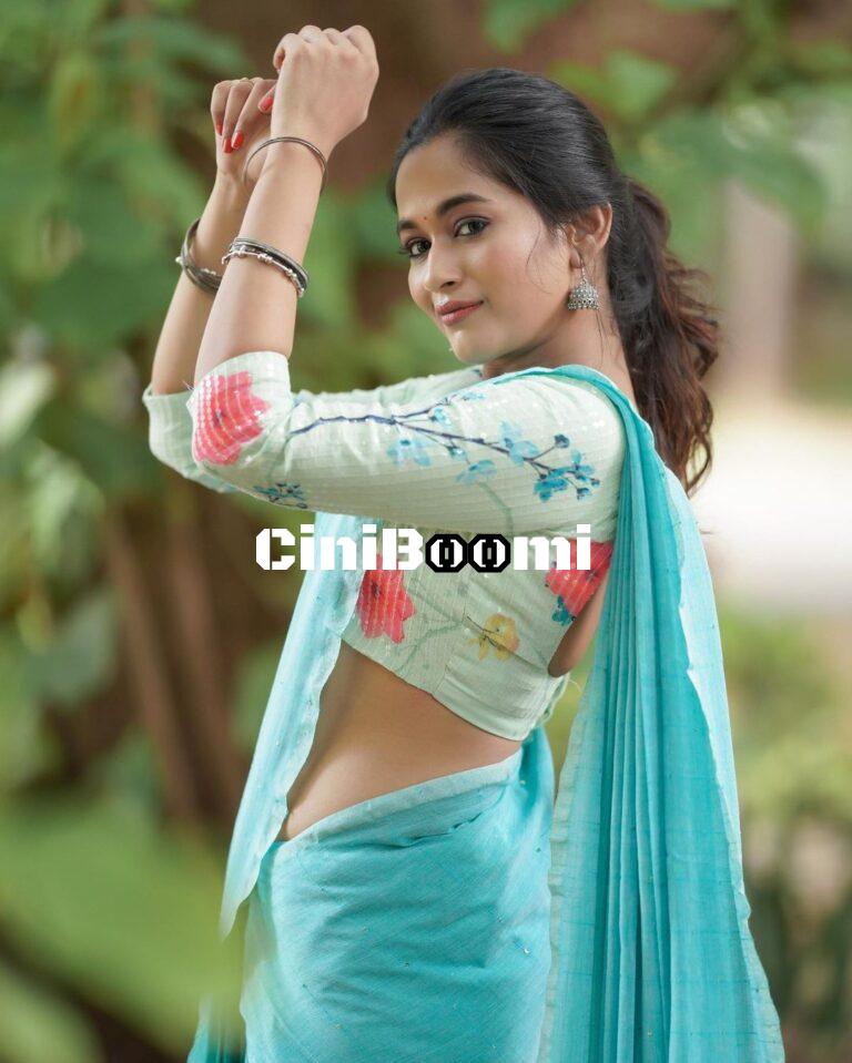 Alluring Look Of Actress Kaavya Arivumani In Sky Blue Saree