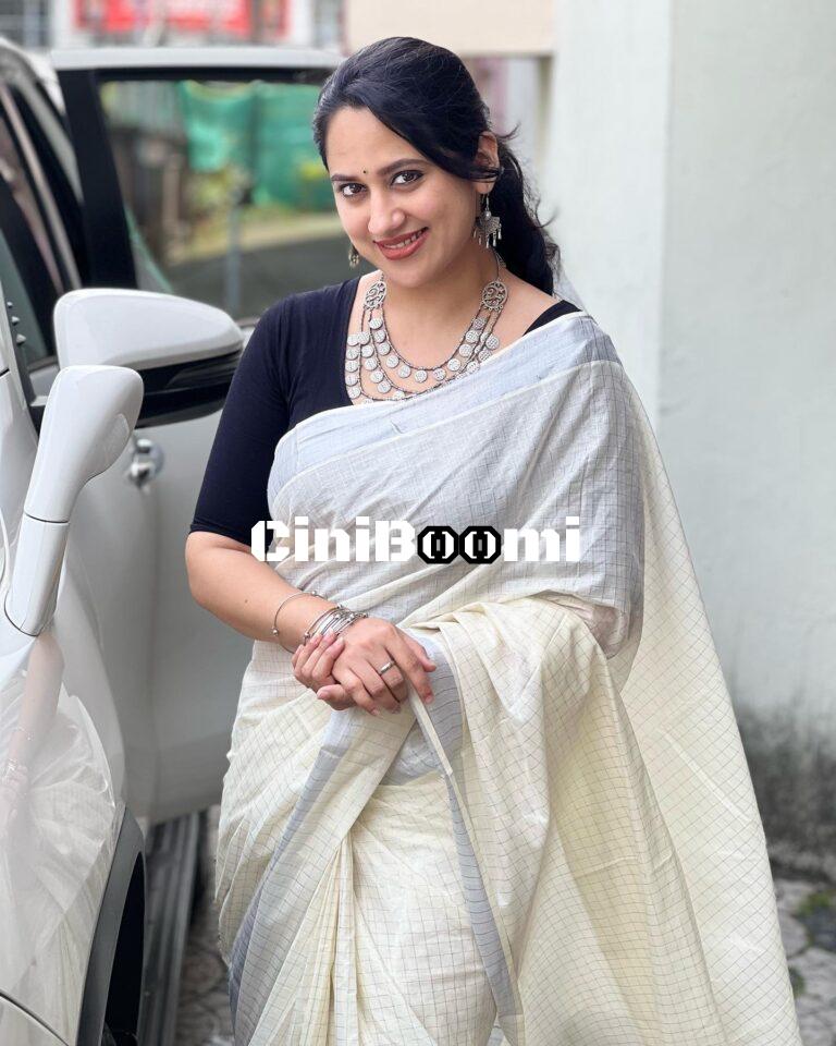 Charismatic Look Of Actress Miya George In White Saree