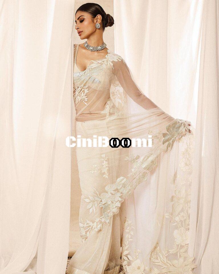 Alluring Look Of Actress Mouni Roy In White Saree
