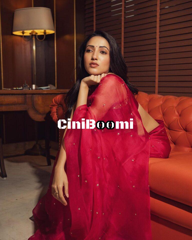 Ravishing Clicks Of Actress Neha Sshetty In Red Saree