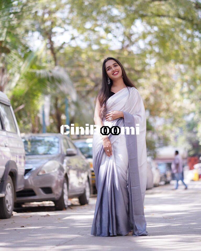 Actress Panasa Prathyusha Oozes Elegance In Saree