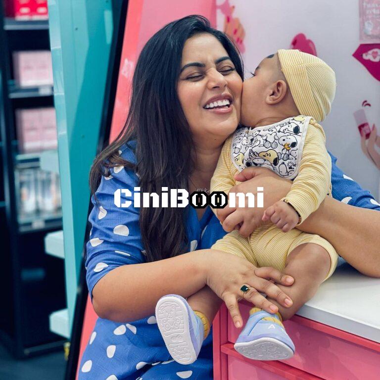 Adorable Clicks Of Actress Shamna Kkasim With Her Baby