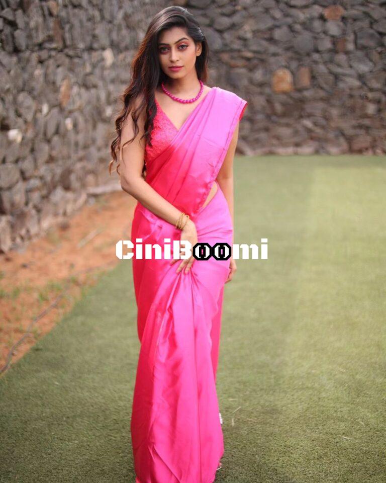 Captivating Clicks Of Actress Kuhasini Gnanaseggaran In Pink Saree