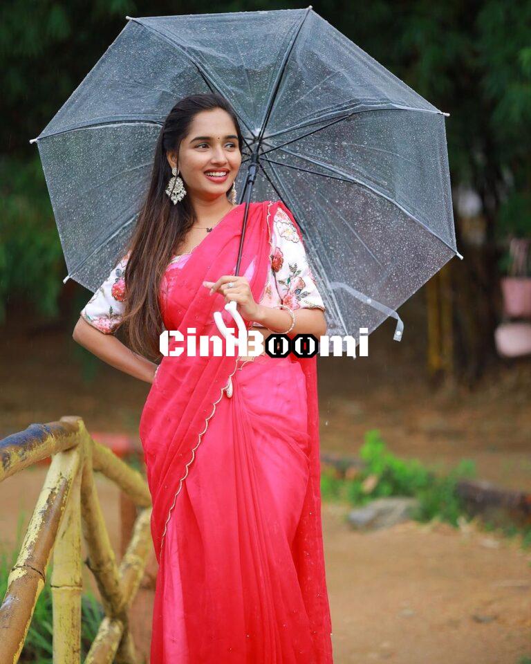 Actress Panasa Prathyusha Exudes Ethnic Vibes In Saree