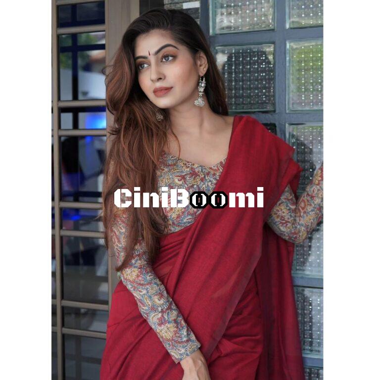 Actress Kuhasini Gnanaseggaran Sets The Internet Ablaze With Her Pics In Saree