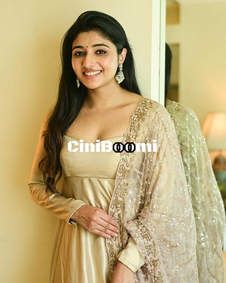 Actress Mirnaa Radiates Ethereal Beauty In Her Latest Clicks