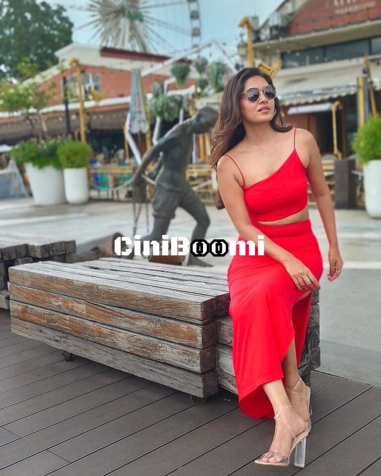 Actress Vani Bhojan Oozes Elegance In Her Latest Clicks