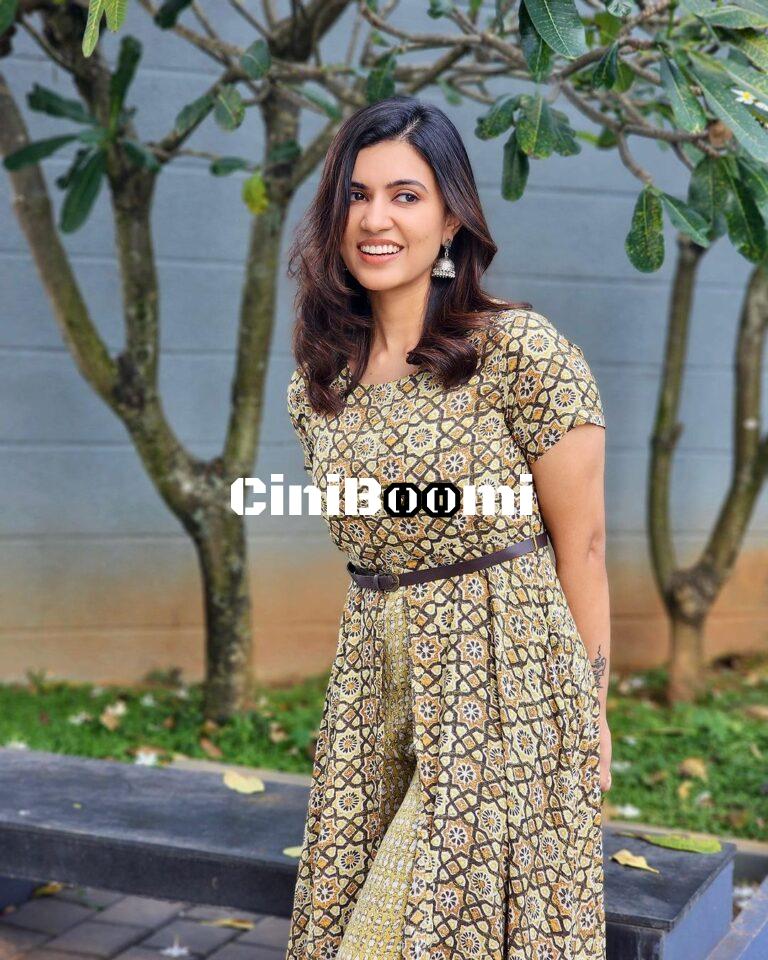 Actress Anju Kurian Exudes Prettiness In Her Latest Clicks