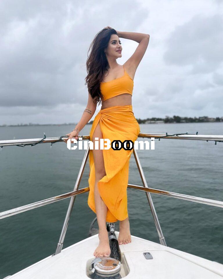 Actress Ashu Reddy’s Day Out At Miami Beach