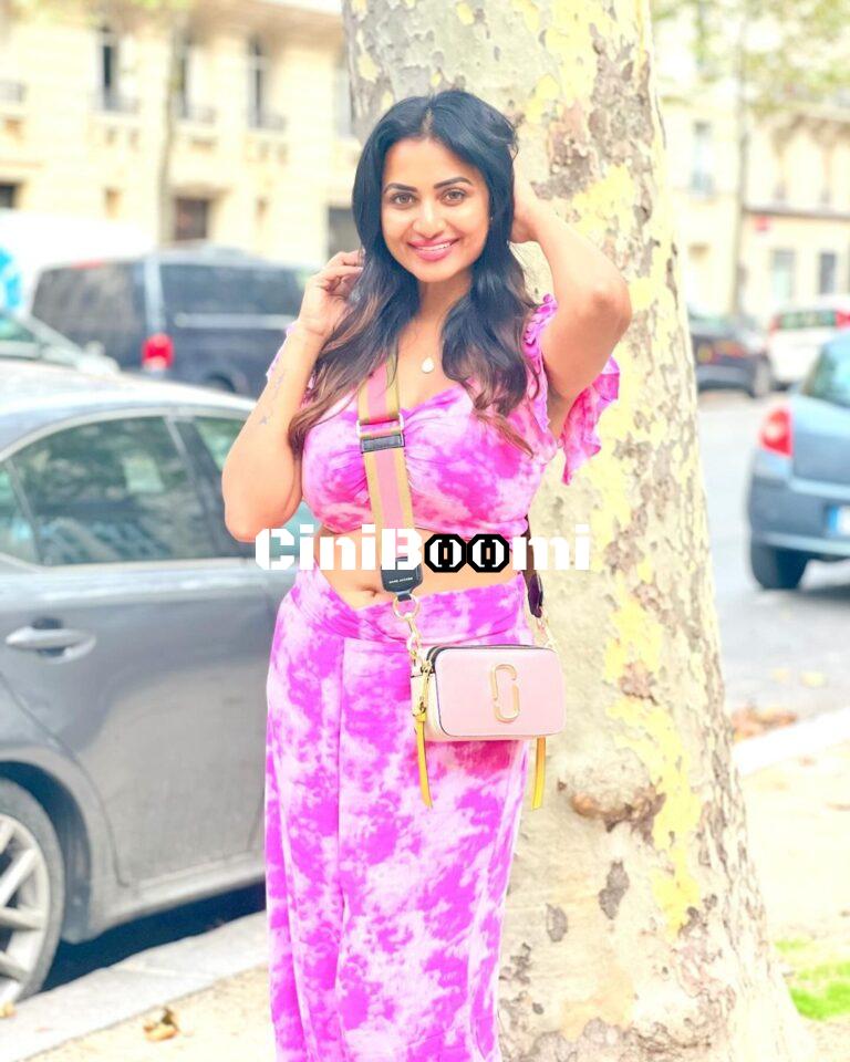 Actress Janani’s Day Out In Paris, France