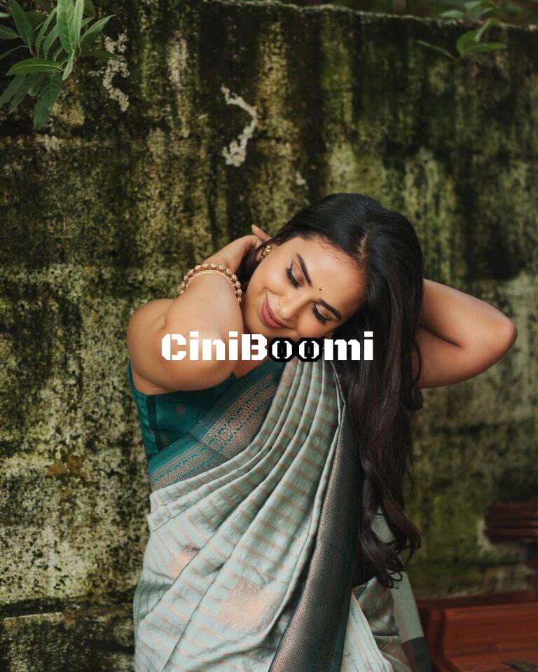 Actress Kanmani Manoharan Oozes Elegance In Traditional Outfit