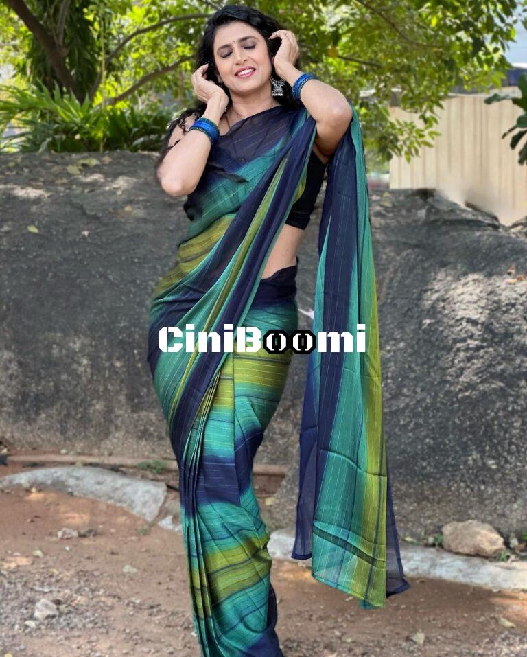 Actress Kasthuri Shankar Dazzles In Colourful Saree