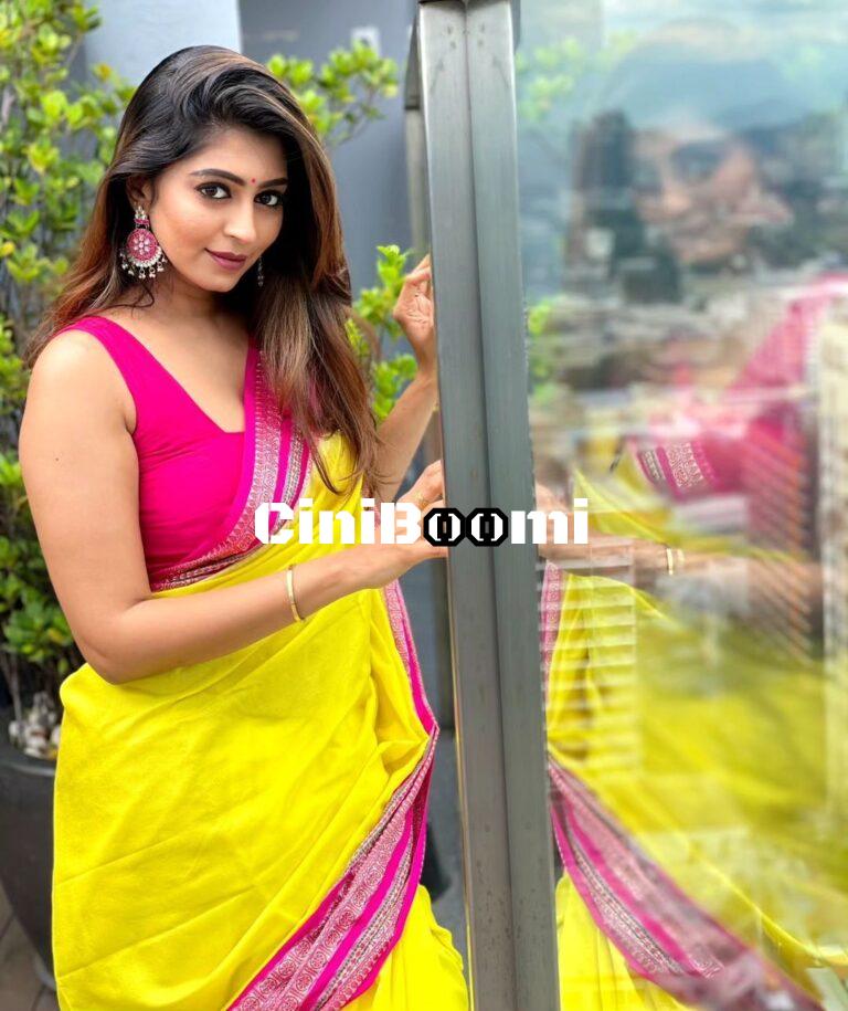 Actress Kuhasini Exudes Ethnic Vibes In Silk Saree
