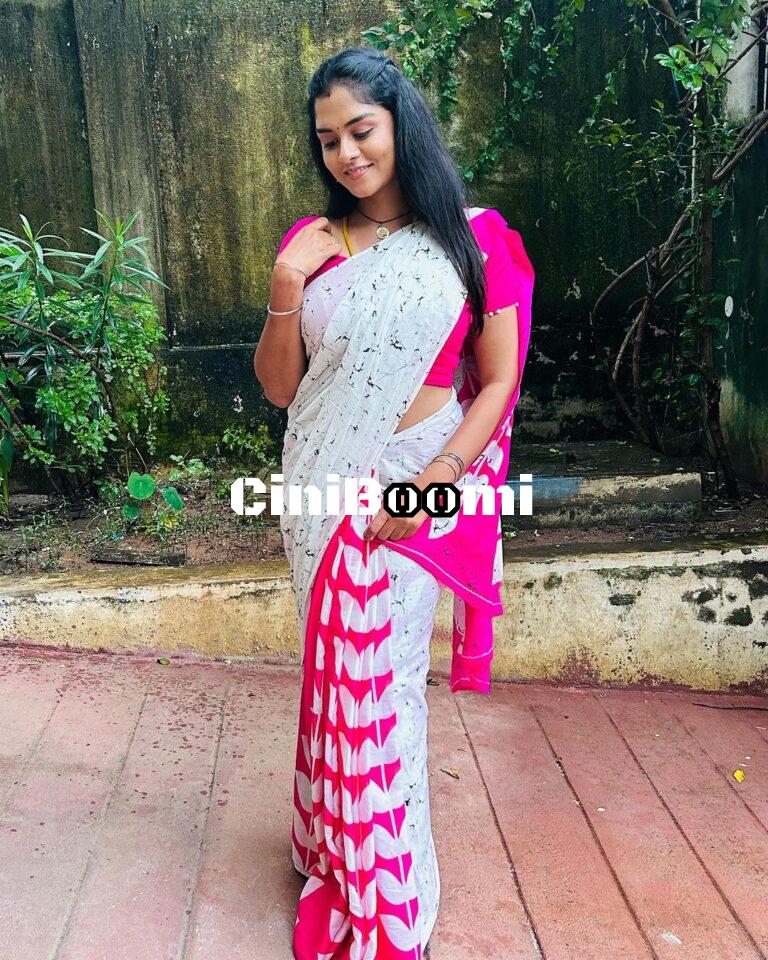 Actress Lakshmi Priya Personifies Elegance In Traditional Outfit