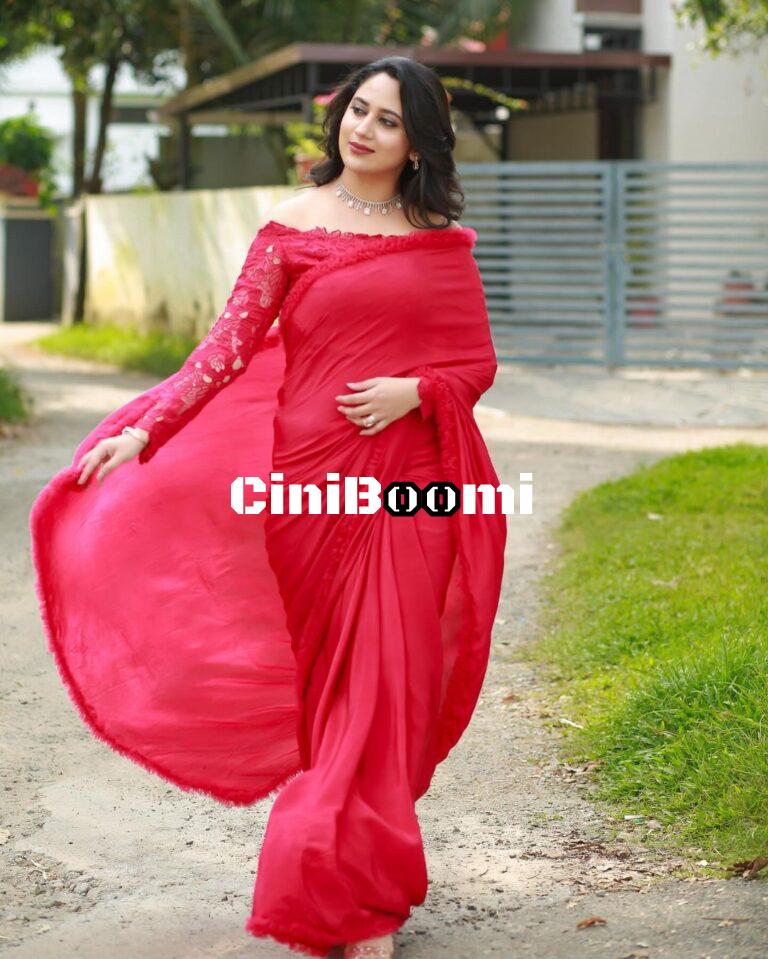 Actress Miya George Oozes Charm In Traditional Outfit