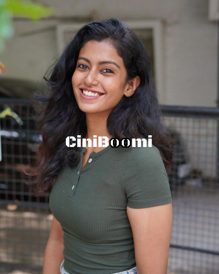 Actress Roshni Haripriyan Flaunts Her Enchanting Smile