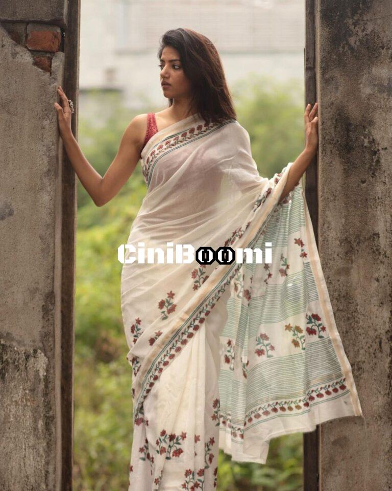 Dancer Sahana Sarvesh Personifies Elegance In White Saree